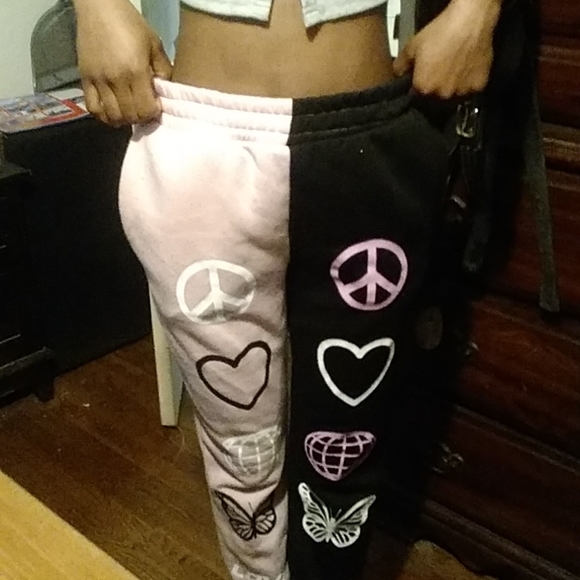 Half pink half black pants with butterflys - Picture 2 of 4